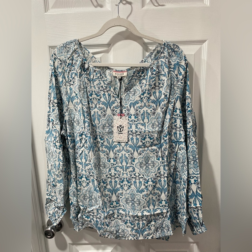 Andree by Unit women’s blouse, size 2X, NWT, floral, flowy.
